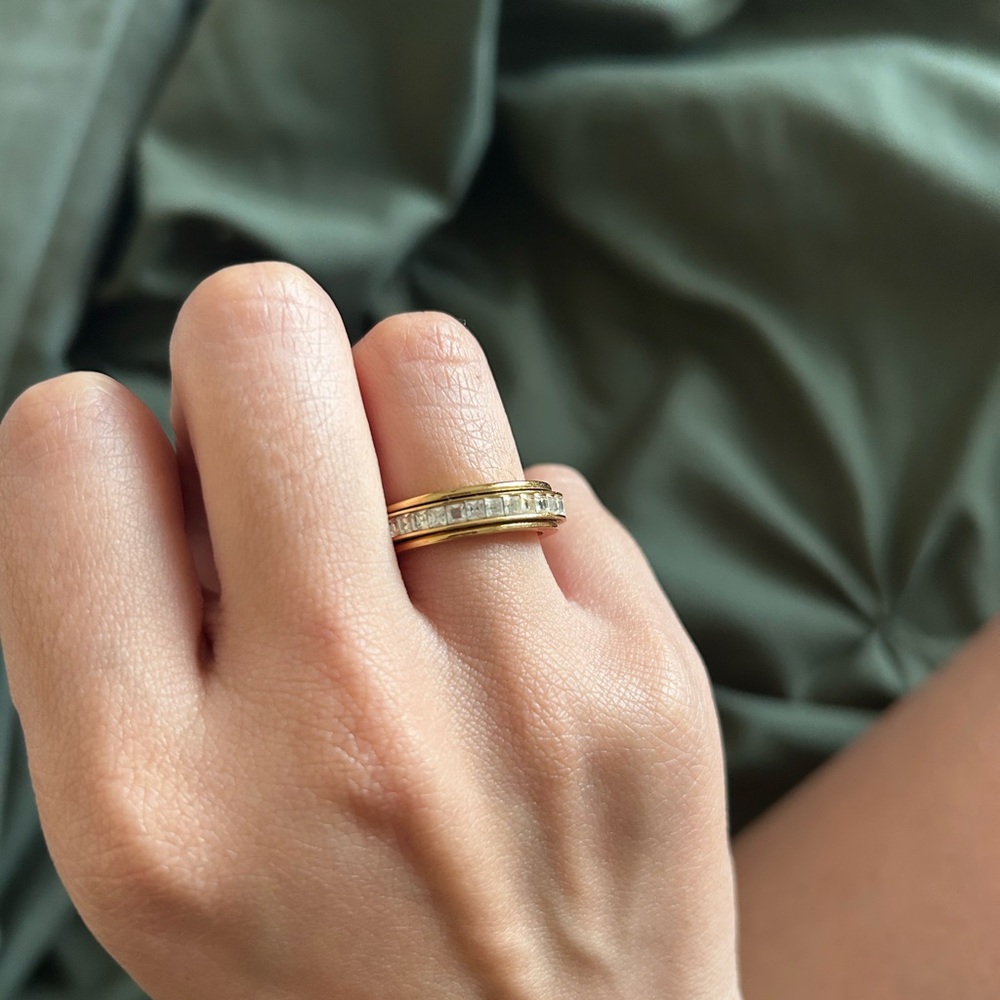 Fidget Ring Gold Band with Clear Stones